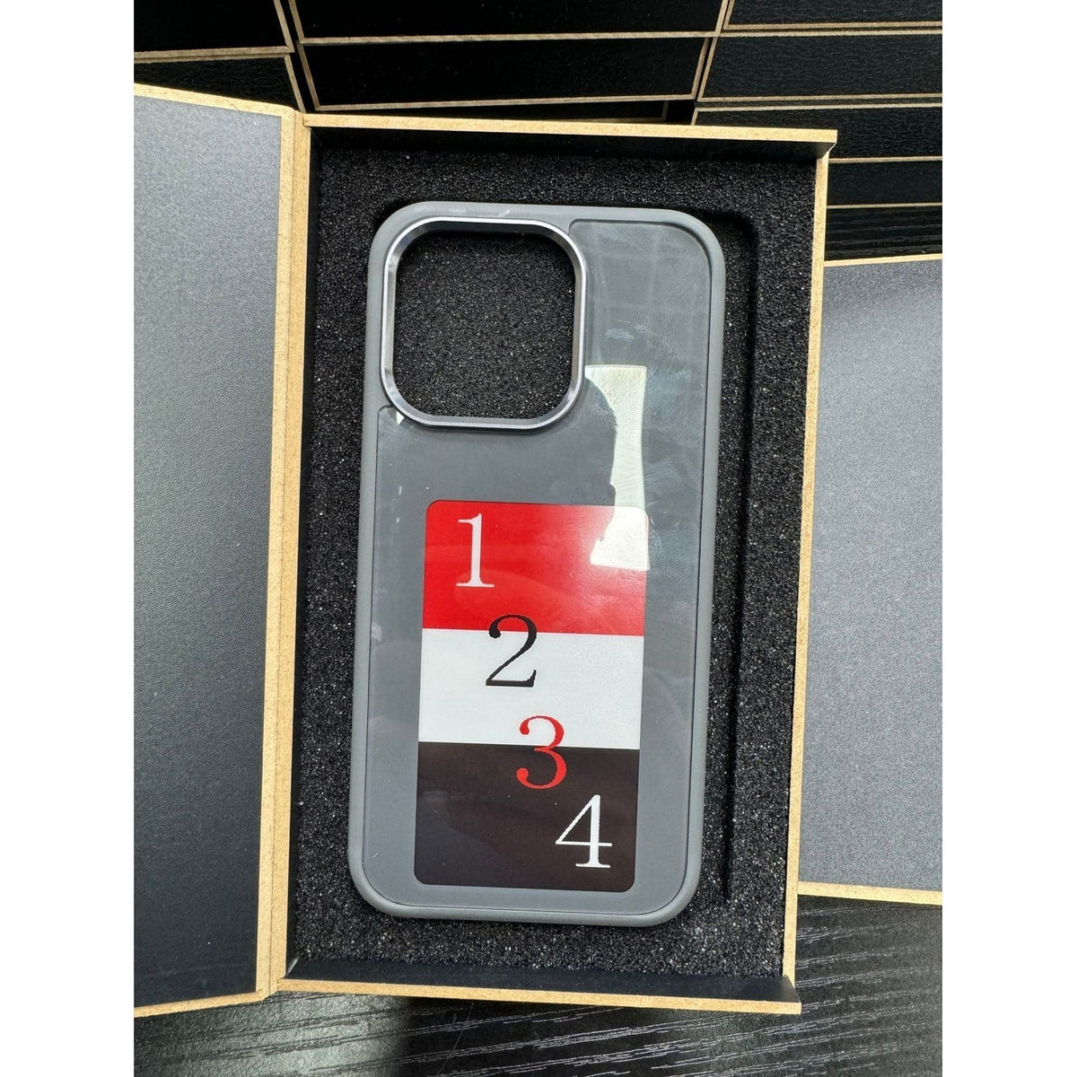 Coque pour iPhone à écran à encre électronique et transmission NFC
