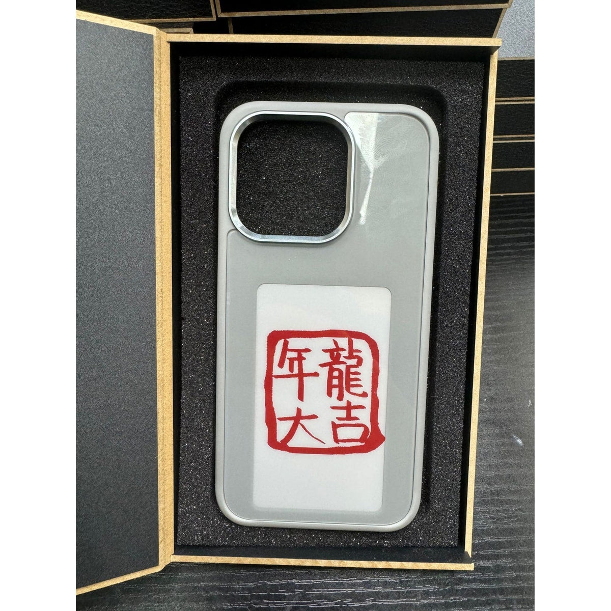 Coque pour iPhone à écran à encre électronique et transmission NFC