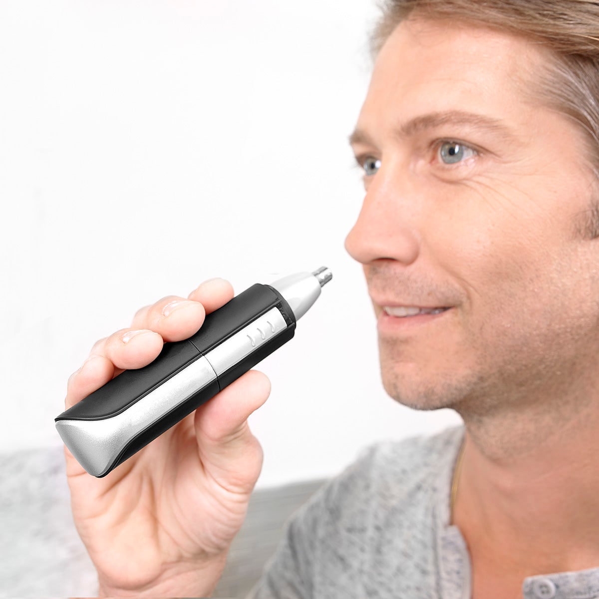 Tondeuse sans fil pour nez et oreilles avec brosse