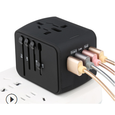 Adaptateur de voyage universel avec trois USB-A et un USB-C