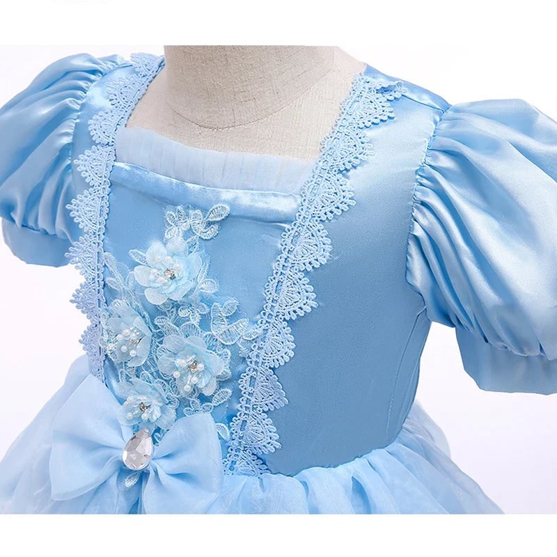 Robe de princesse enfant en satin et tulle à manches bouffantes
