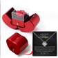 Coffret à bijoux en forme de pomme avec rose et collier