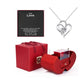 Coffret à bijoux en forme de pomme avec rose et collier