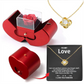 Coffret à bijoux en forme de pomme avec rose et collier