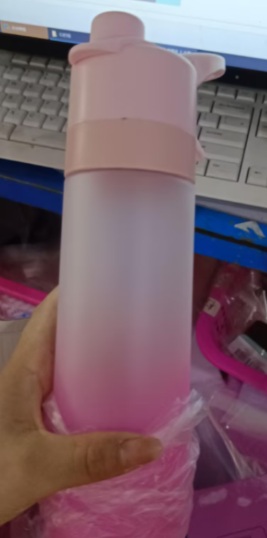 Gourde avec brumisateur à gâchette et anse de transport