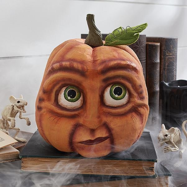 Figurines de citrouilles expressives en résine