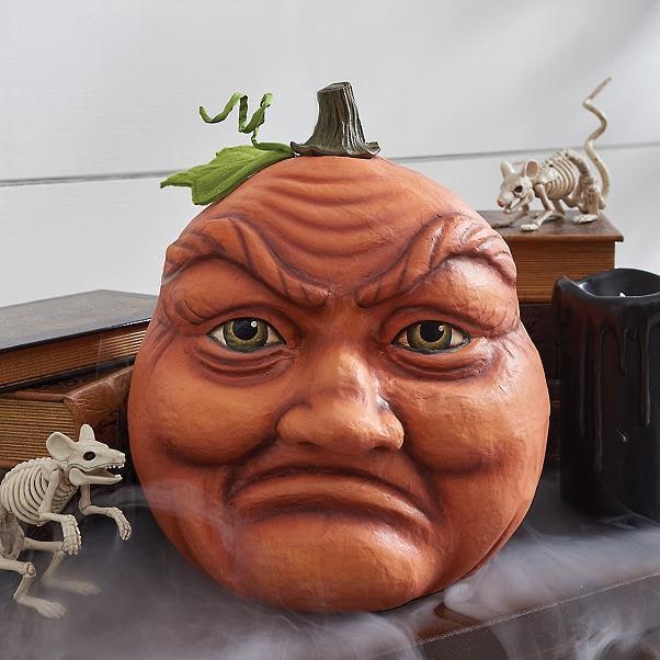 Figurines de citrouilles expressives en résine