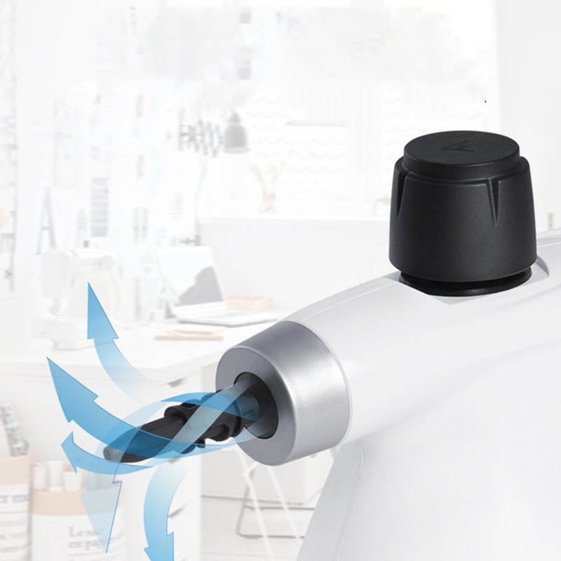Nettoyeur vapeur portatif à réservoir de 300 ml et accessoires