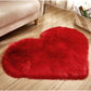 Tapis en forme de cœur en fausse fourrure avec base antidérapante