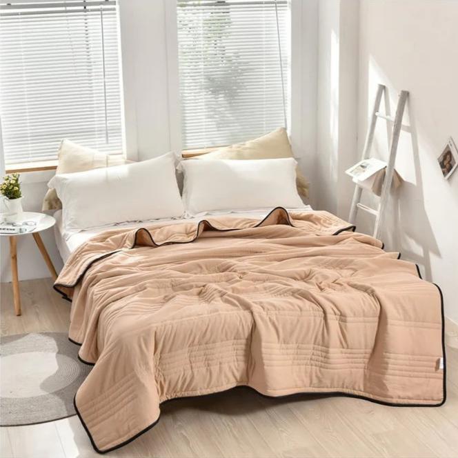 Plaid léger pour les nuits chaudes et les déplacements