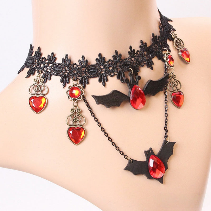 Collier chauve-souris avec cœur rouge et chaîne réglable