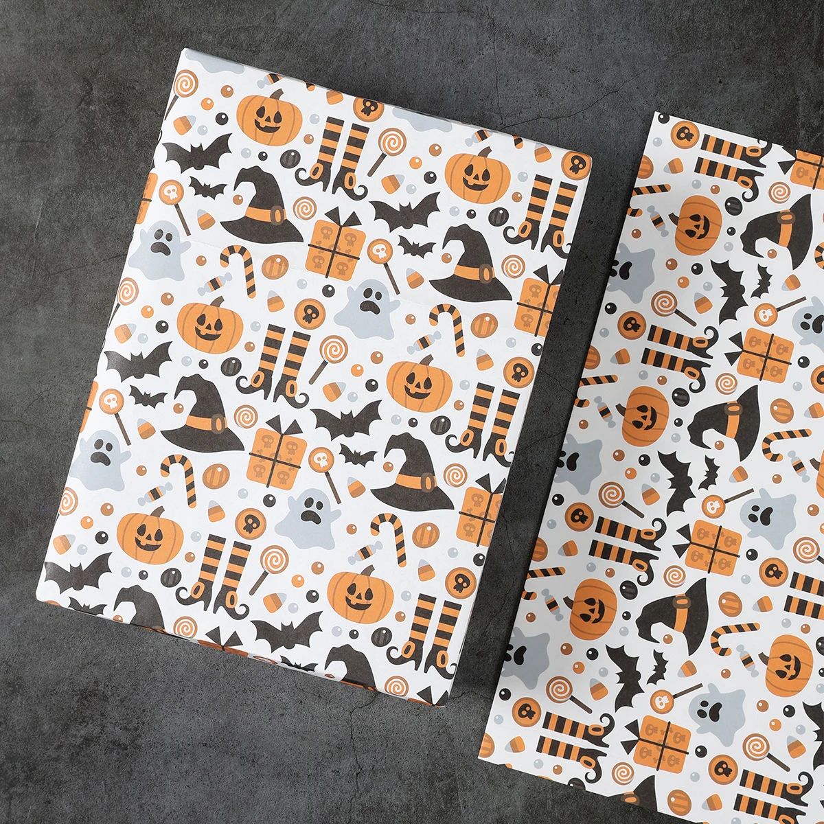 Papier cadeau Halloween à motifs fantômes et citrouilles, 4 feuilles