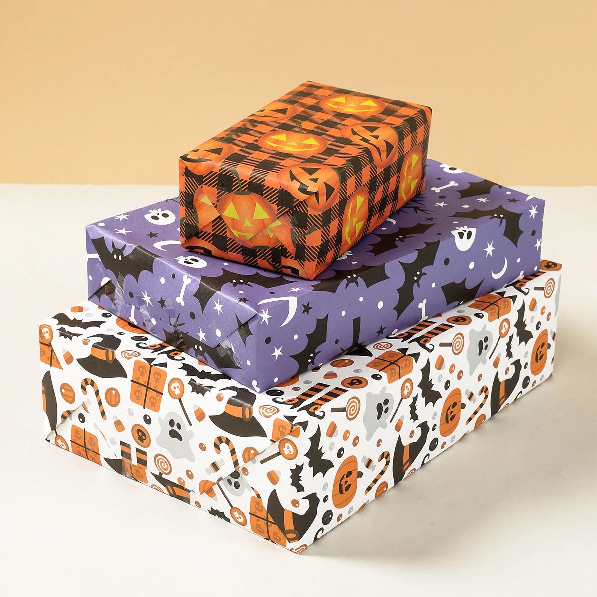 Papier cadeau Halloween à motifs fantômes et citrouilles, 4 feuilles