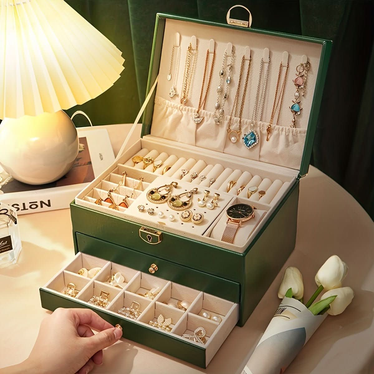Boîte à bijoux à trois niveaux avec tiroirs et intérieur velours