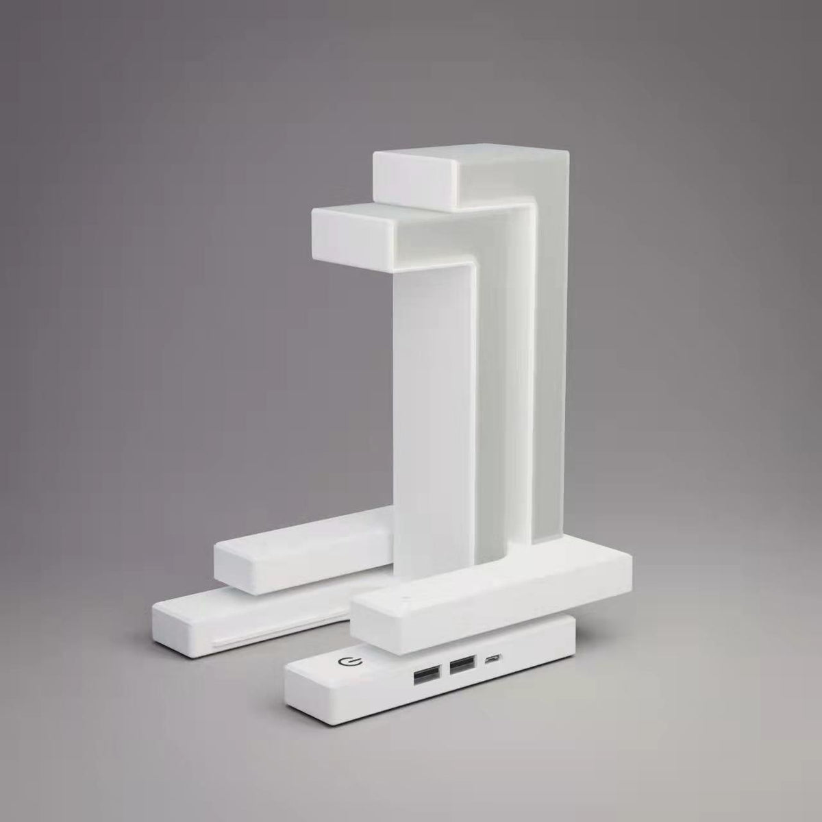 Lampe de table rechargeable à structure suspendue et base de recharge