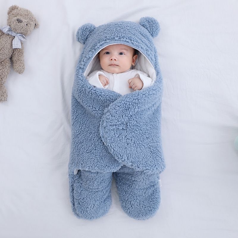 Couverture enveloppante bébé à capuche et jambes séparées