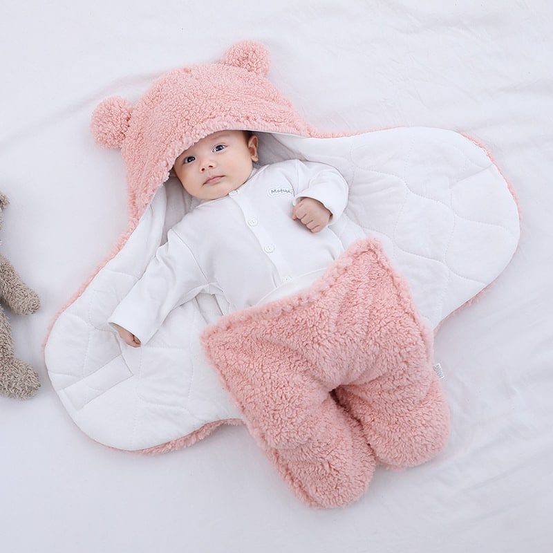 Couverture enveloppante bébé à capuche et jambes séparées