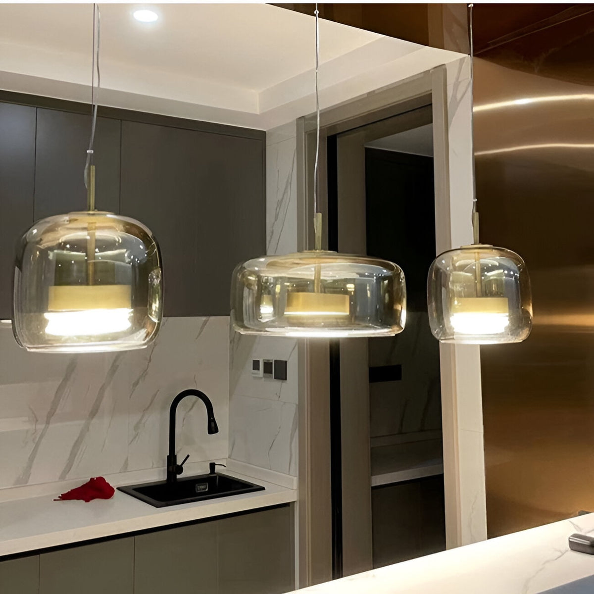 Suspension LED en verre translucide à hauteur réglable