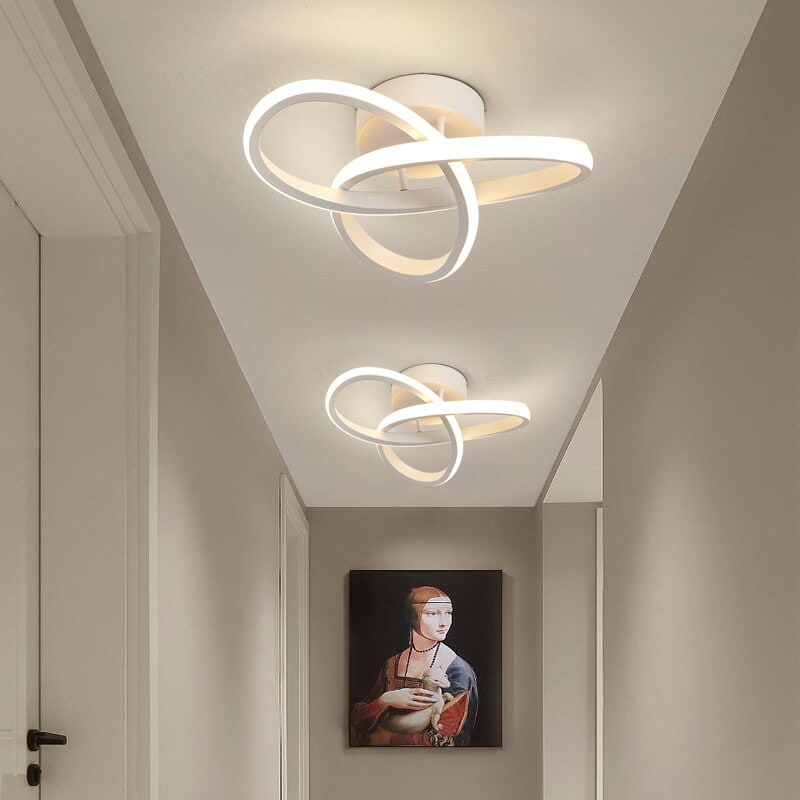 Plafonnier LED à anneaux géométriques superposés