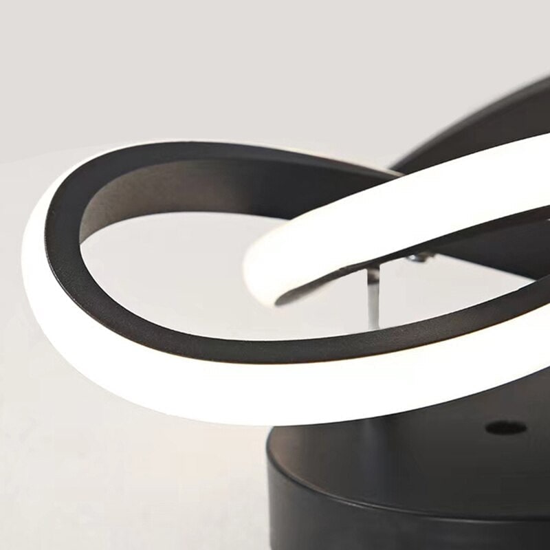 Plafonnier LED à anneaux géométriques superposés