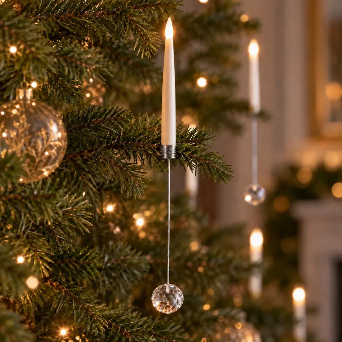 Bougies LED de sapin à suspendre avec ornements décoratifs