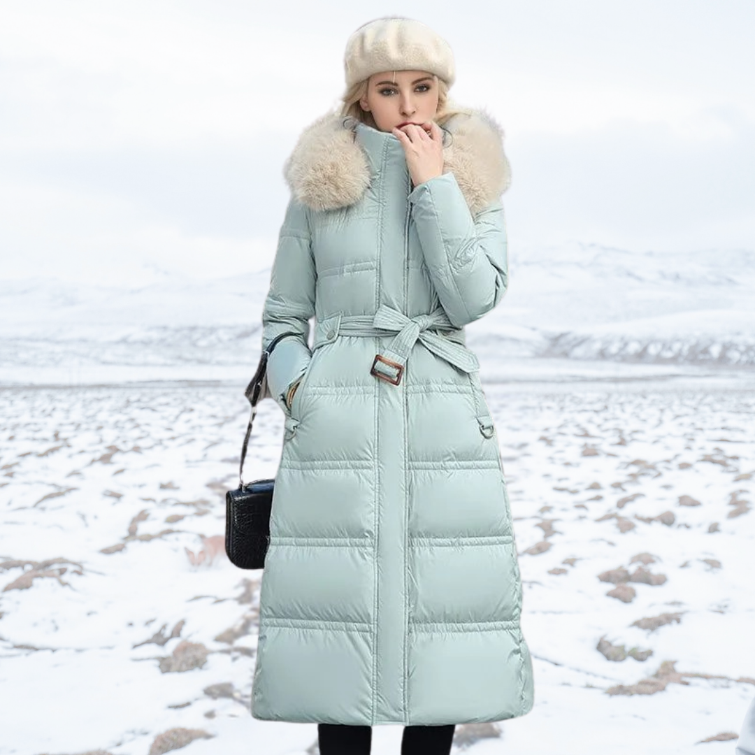 Manteau long matelassé à capuche en fausse fourrure et ceinture