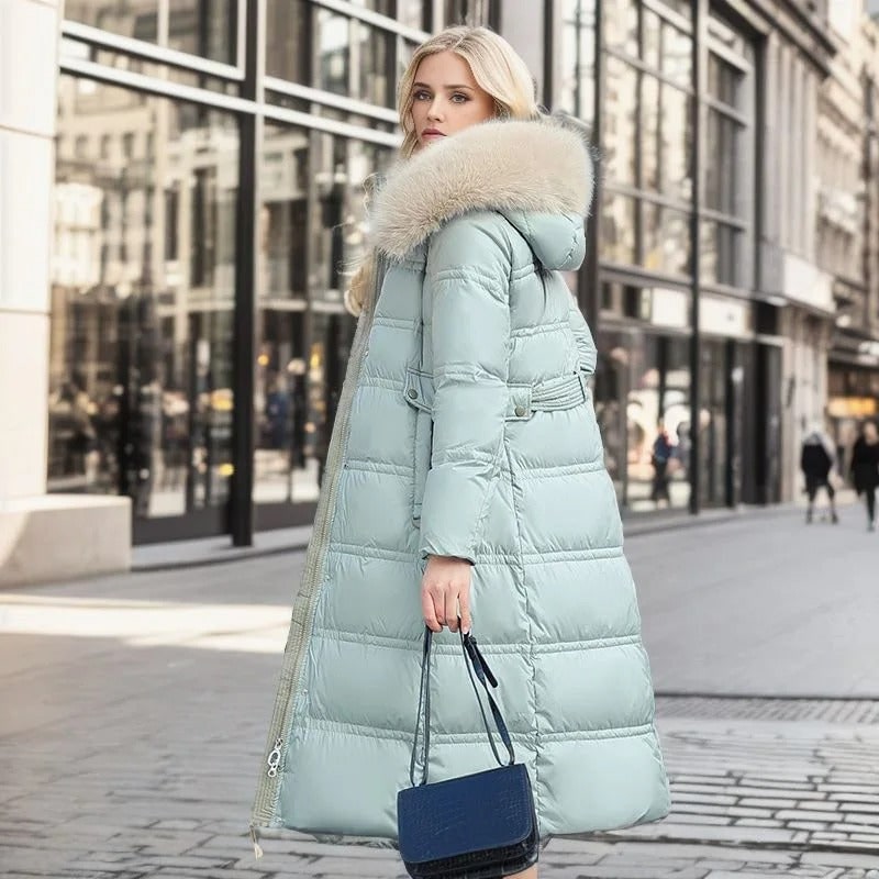 Manteau long matelassé à capuche en fausse fourrure et ceinture