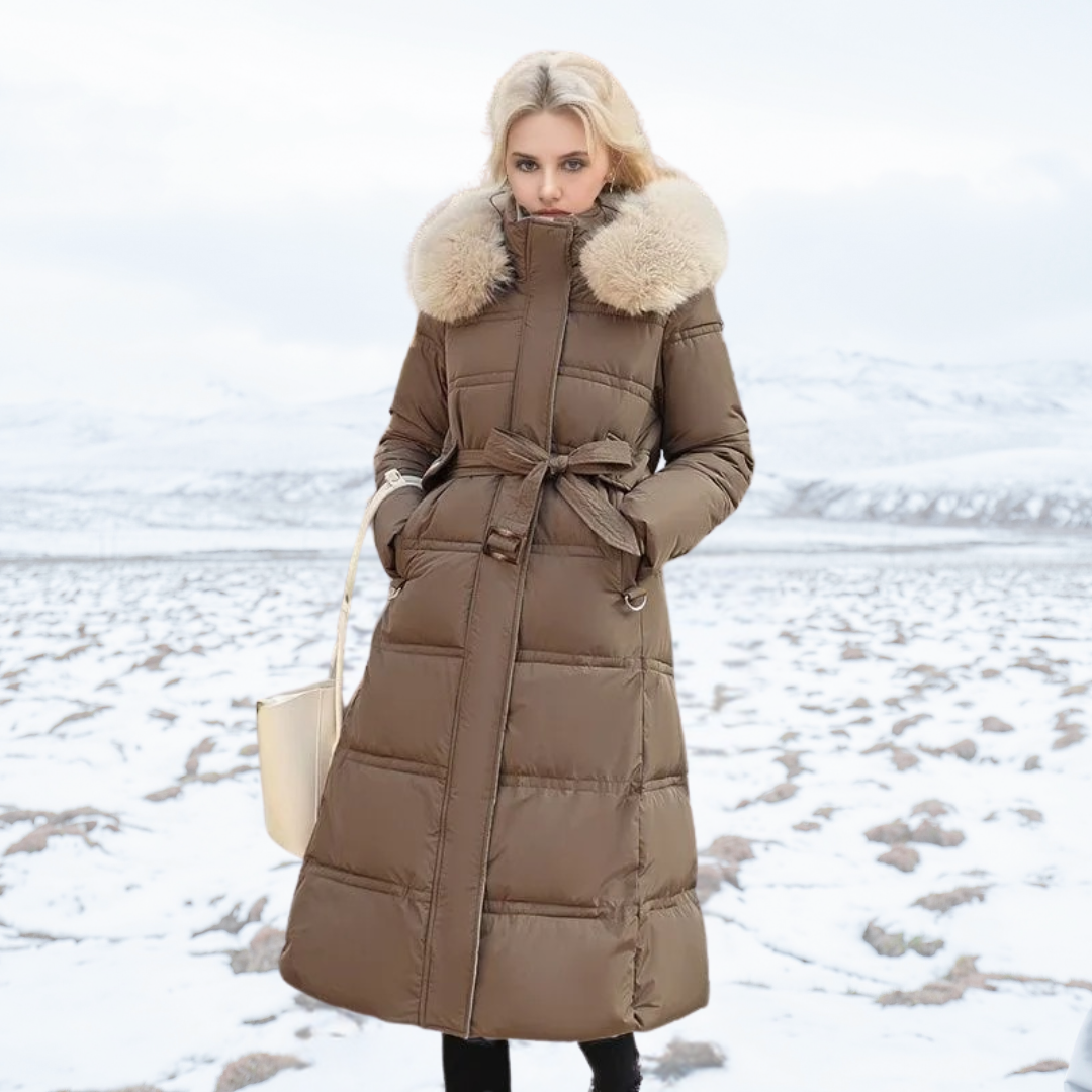 Manteau long matelassé à capuche en fausse fourrure et ceinture