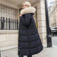 Manteau long matelassé à capuche en fausse fourrure et ceinture