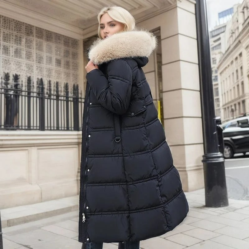Manteau long matelassé à capuche en fausse fourrure et ceinture