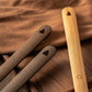 Chausse-pied long en bois avec support mural magnétique
