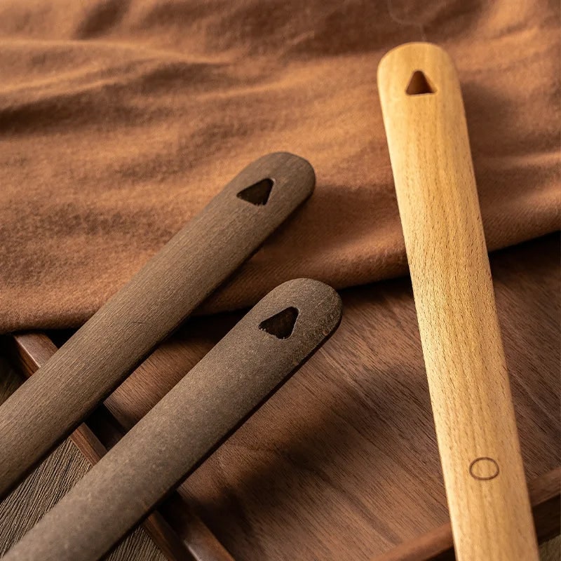 Chausse-pied long en bois avec support mural magnétique