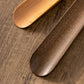 Chausse-pied long en bois avec support mural magnétique
