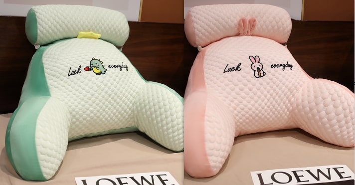 Dossier de lecture rembourré avec accoudoirs et coussin de nuque