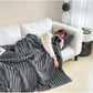 Couverture en fausse fourrure double face avec option taie assortie