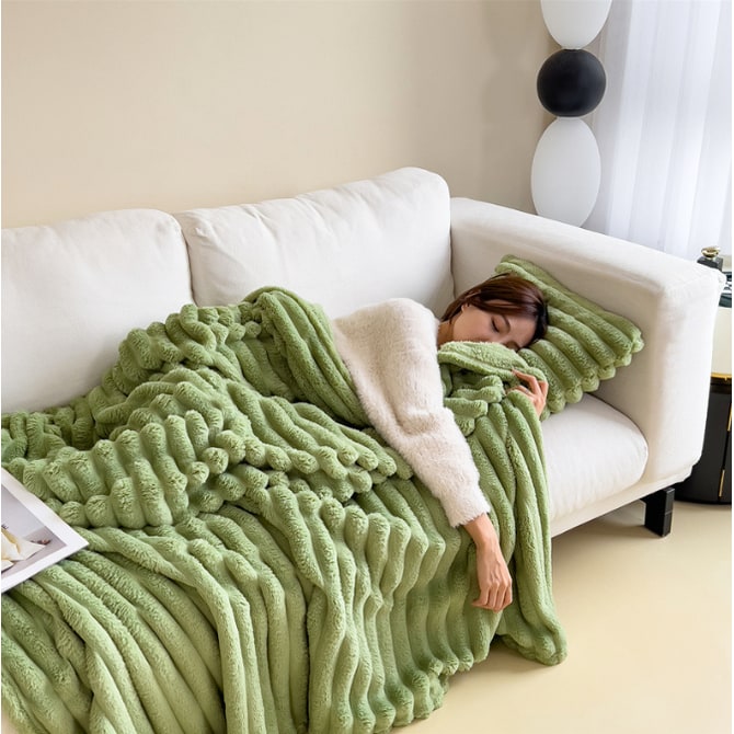 Couverture en fausse fourrure double face avec option taie assortie