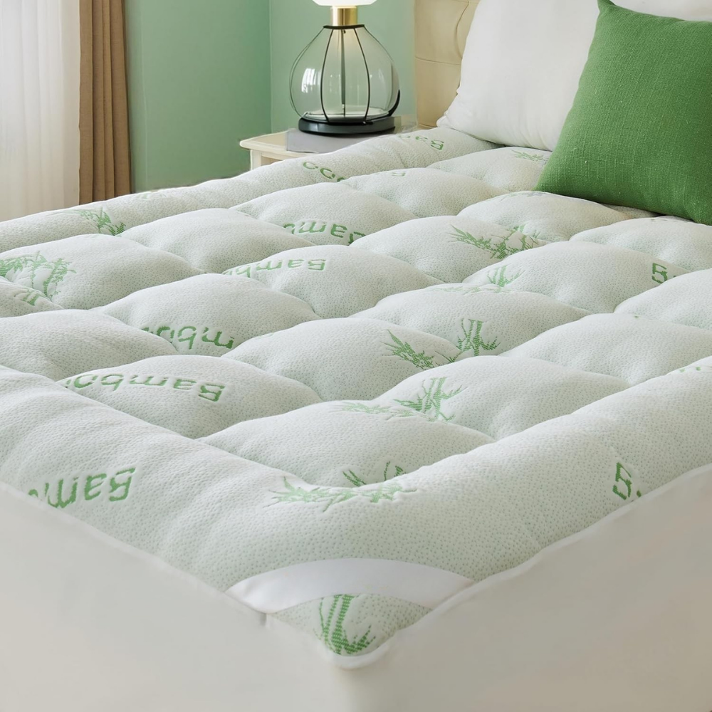 Surmatelas matelassé avec attaches élastiques et couche TPU