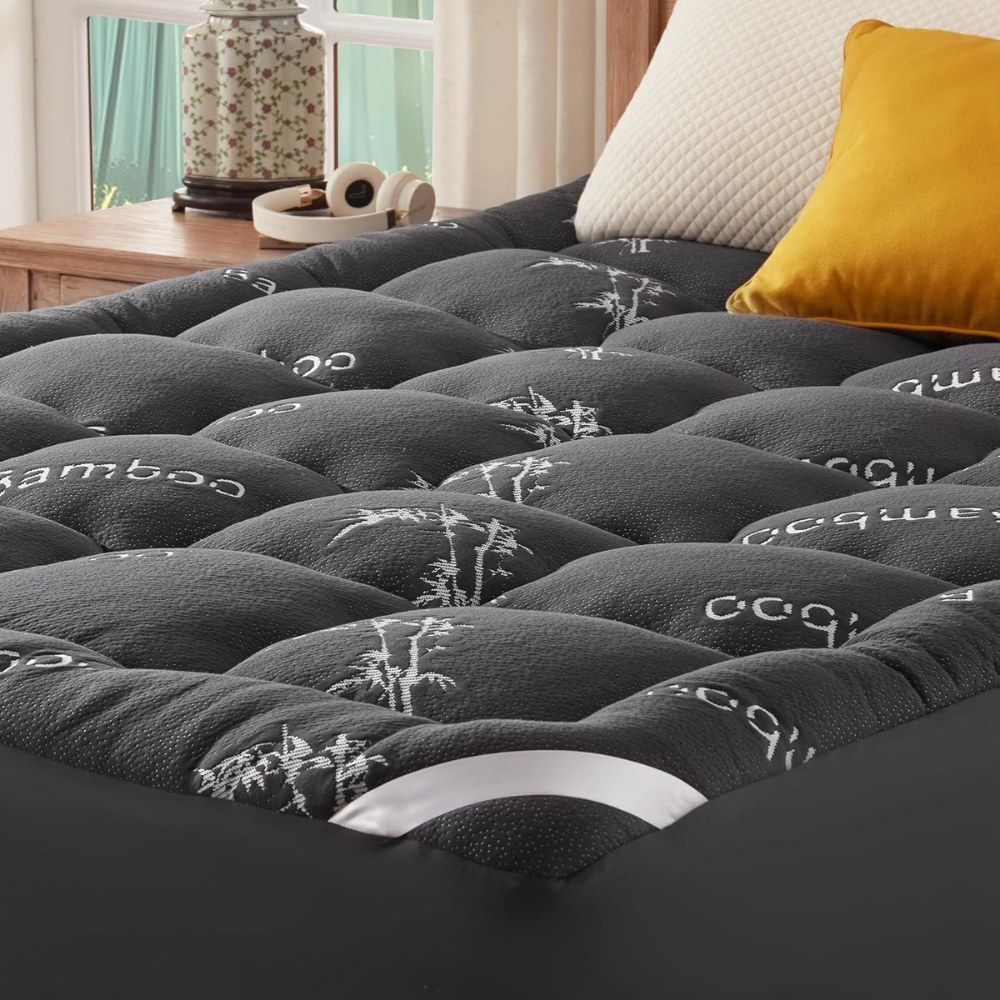 Surmatelas matelassé avec attaches élastiques et couche TPU