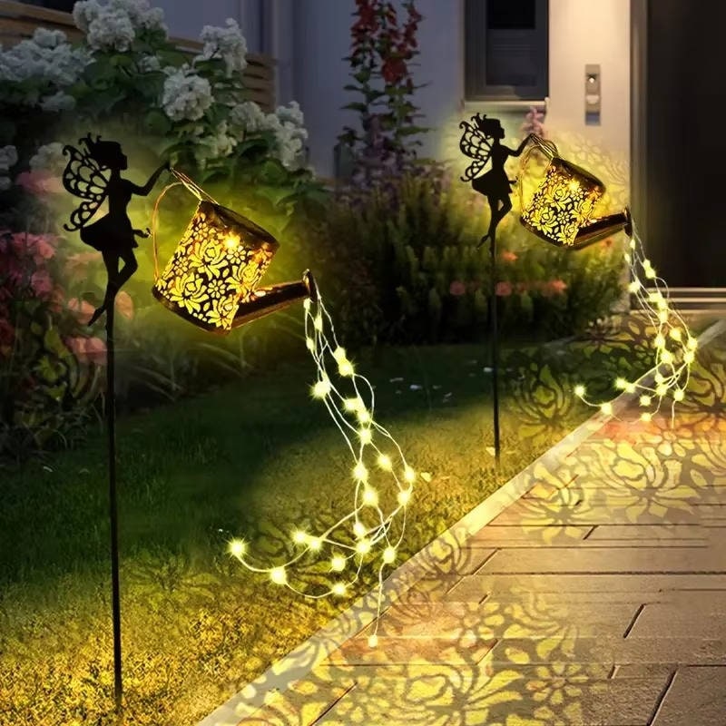 Lampe solaire de jardin en forme d'arrosoir à guirlande lumineuse