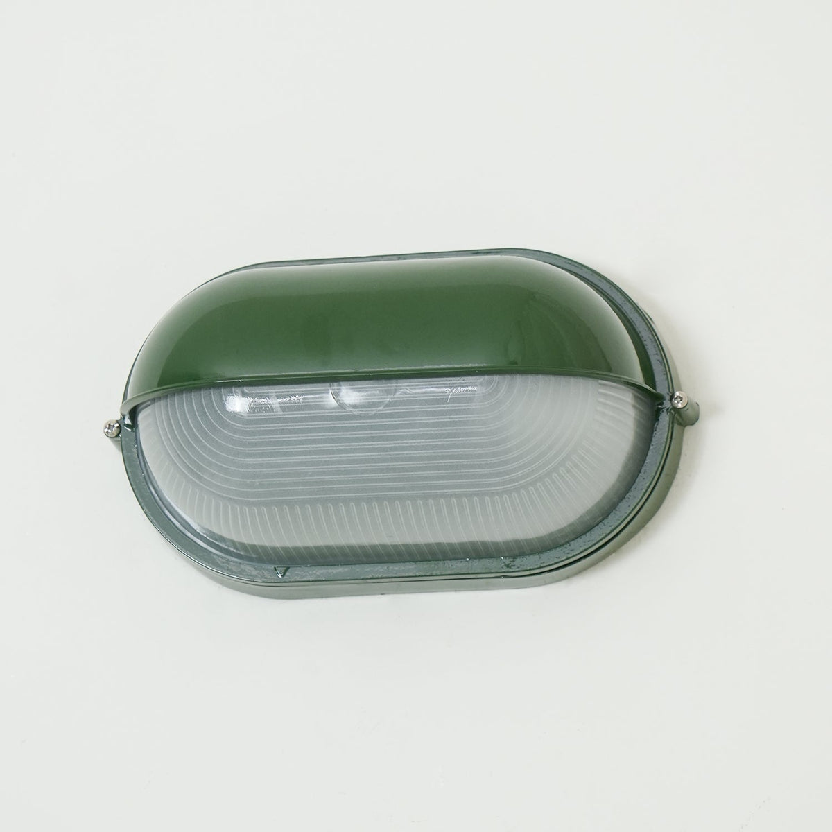 Applique extérieure ovale à diffuseur en verre rainuré