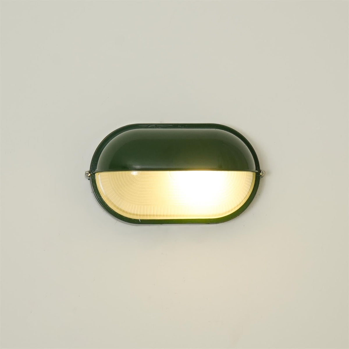 Applique extérieure ovale à diffuseur en verre rainuré