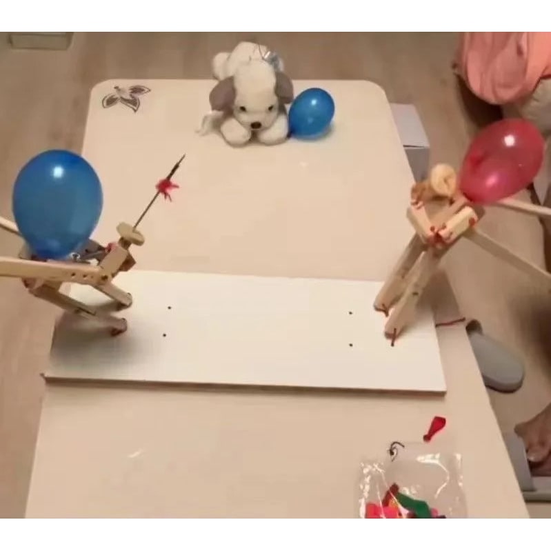 Jeu de duel en bois avec marionnettes et ballons