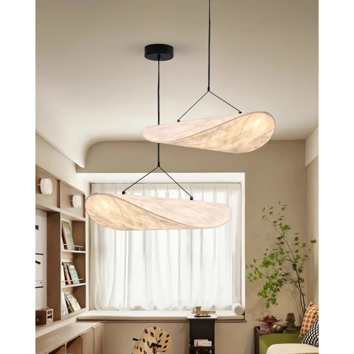 Suspension à abat-jour ondulé et lumière diffuse