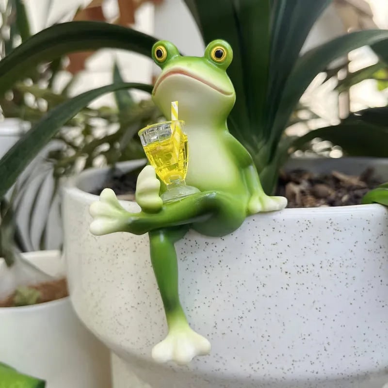 Figurine grenouille en résine à suspendre sur un pot