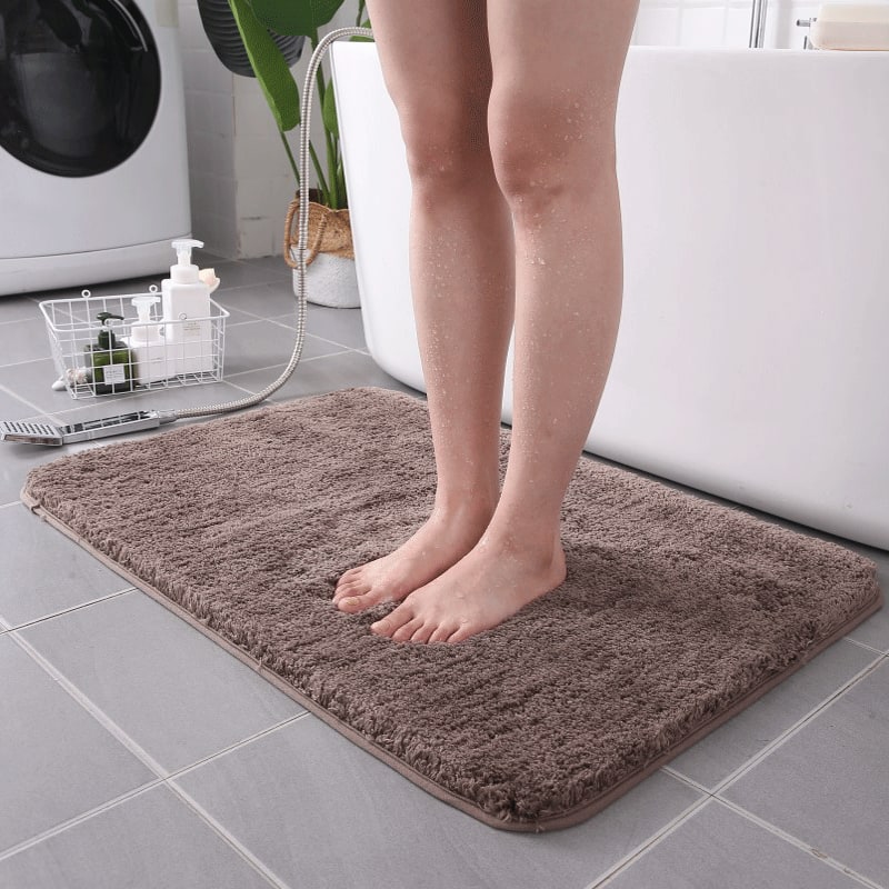 Tapis de bain à poils longs en microfibre avec envers antidérapant