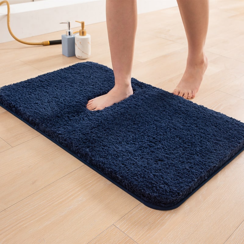 Tapis de bain à poils longs en microfibre avec envers antidérapant