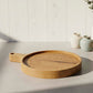 Plateau de service rond sculpté en bois de châtaignier – image 1