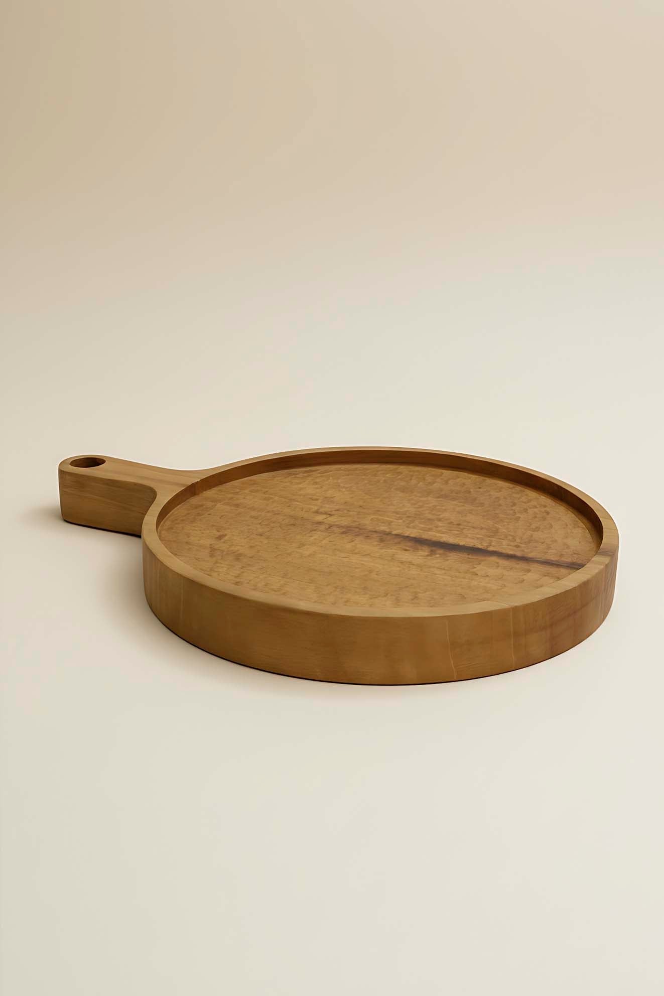 Plateau de service rond sculpté en bois de châtaignier – image 3