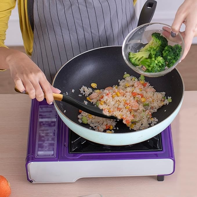 Cuillère-spatule en silicone avec manche en bois