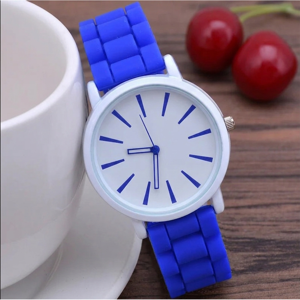 Montre analogique à bracelet silicone et cadran minimaliste